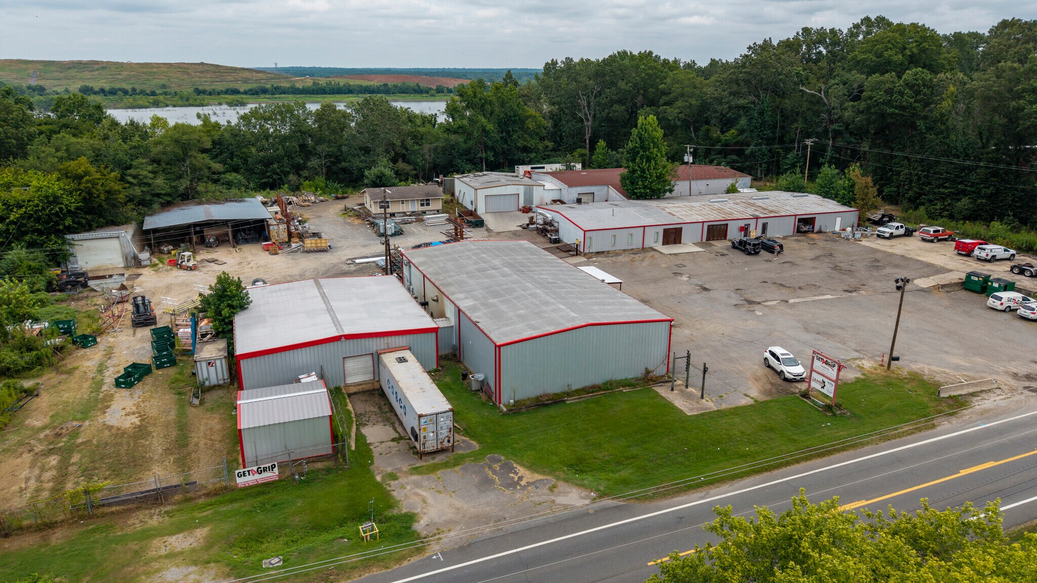 8711/8713 Highway 161 portefeuille de 6 propriétés à vendre sur LoopNet.ca Photo du bâtiment- Image 1 de 33