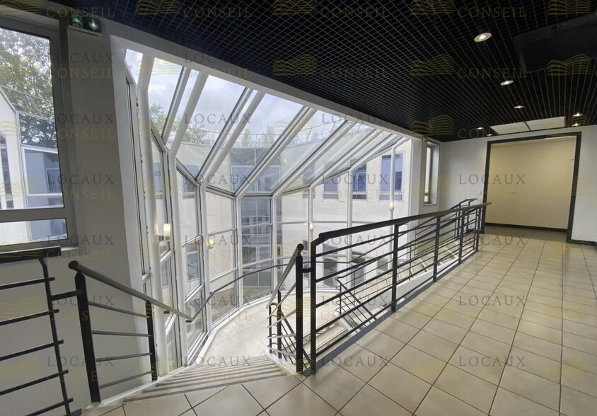 5 Rue Rosa Luxemburg, Éragny for lease - Primary Photo - Image 1 of 11