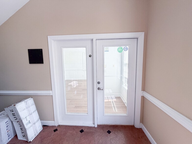 295 W Crossville Rd, Roswell, GA à louer - Photo du bâtiment - Image 2 de 17