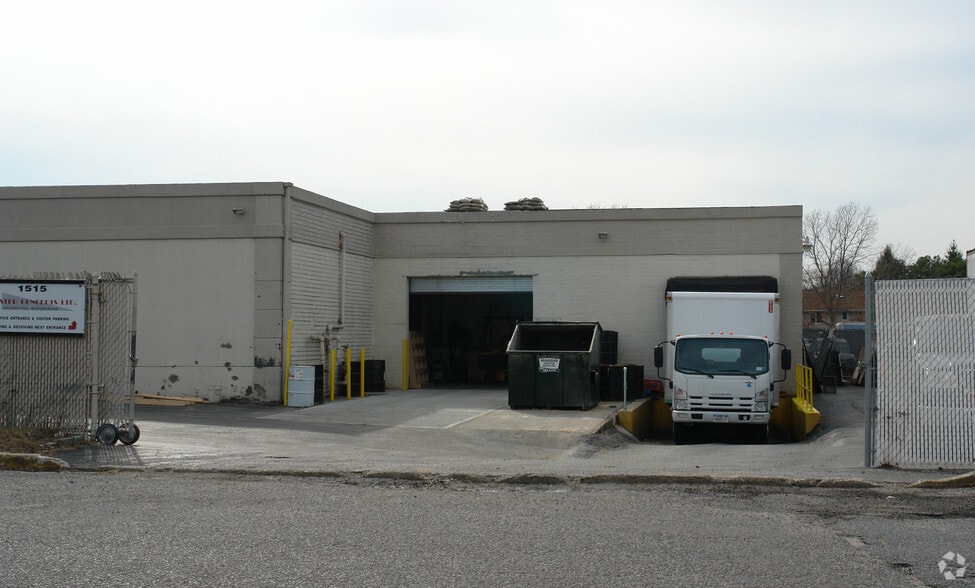 1515 Fifth Industrial Ct, Bay Shore, NY for lease - Building Photo - Image 3 of 7