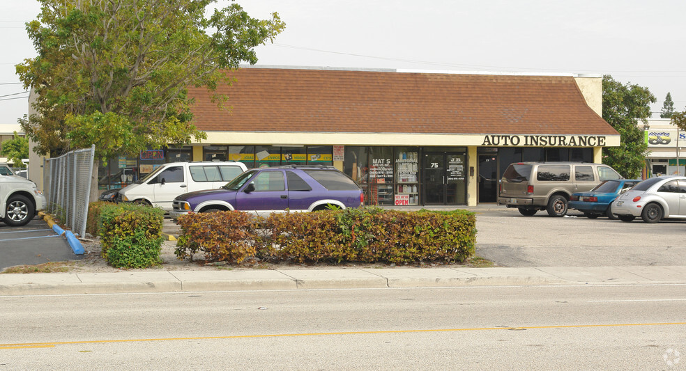 71-77 SE 10th St, Deerfield Beach, FL for lease - Primary Photo - Image 1 of 3