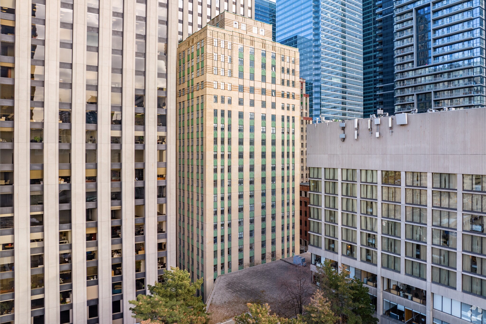 80 Richmond St W, Toronto, ON à louer Photo du bâtiment- Image 1 de 15