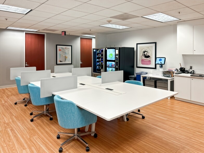 6000 Fairview Rd, Charlotte, NC for lease - Interior Photo - Image 2 of 15