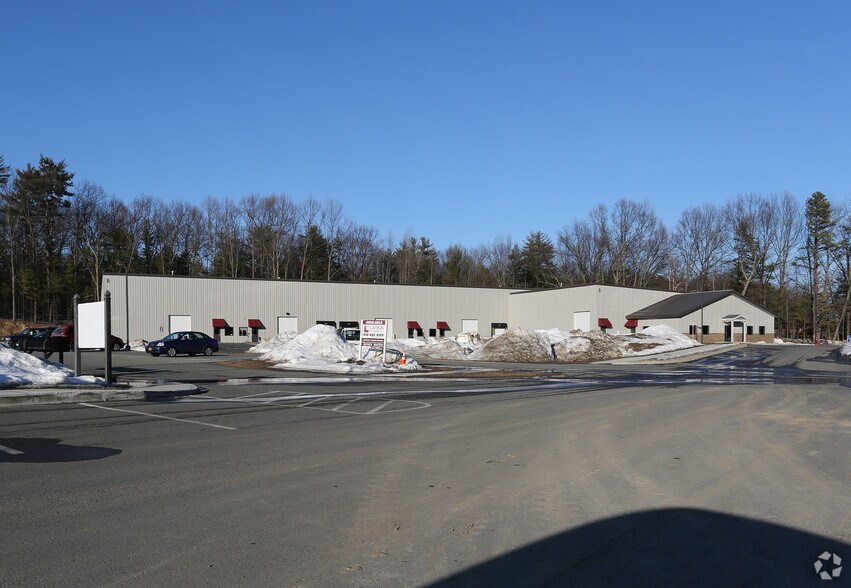 5 Fairchild Sq, Clifton Park, NY à louer - Photo du bâtiment - Image 2 de 5