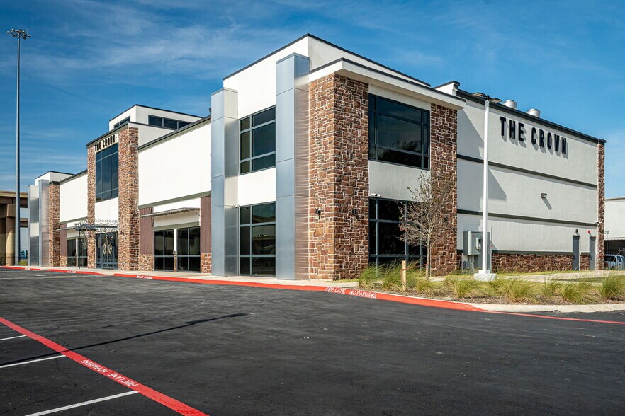 10841 Composite Dr, Dallas, TX à vendre - Photo du bâtiment - Image 1 de 76