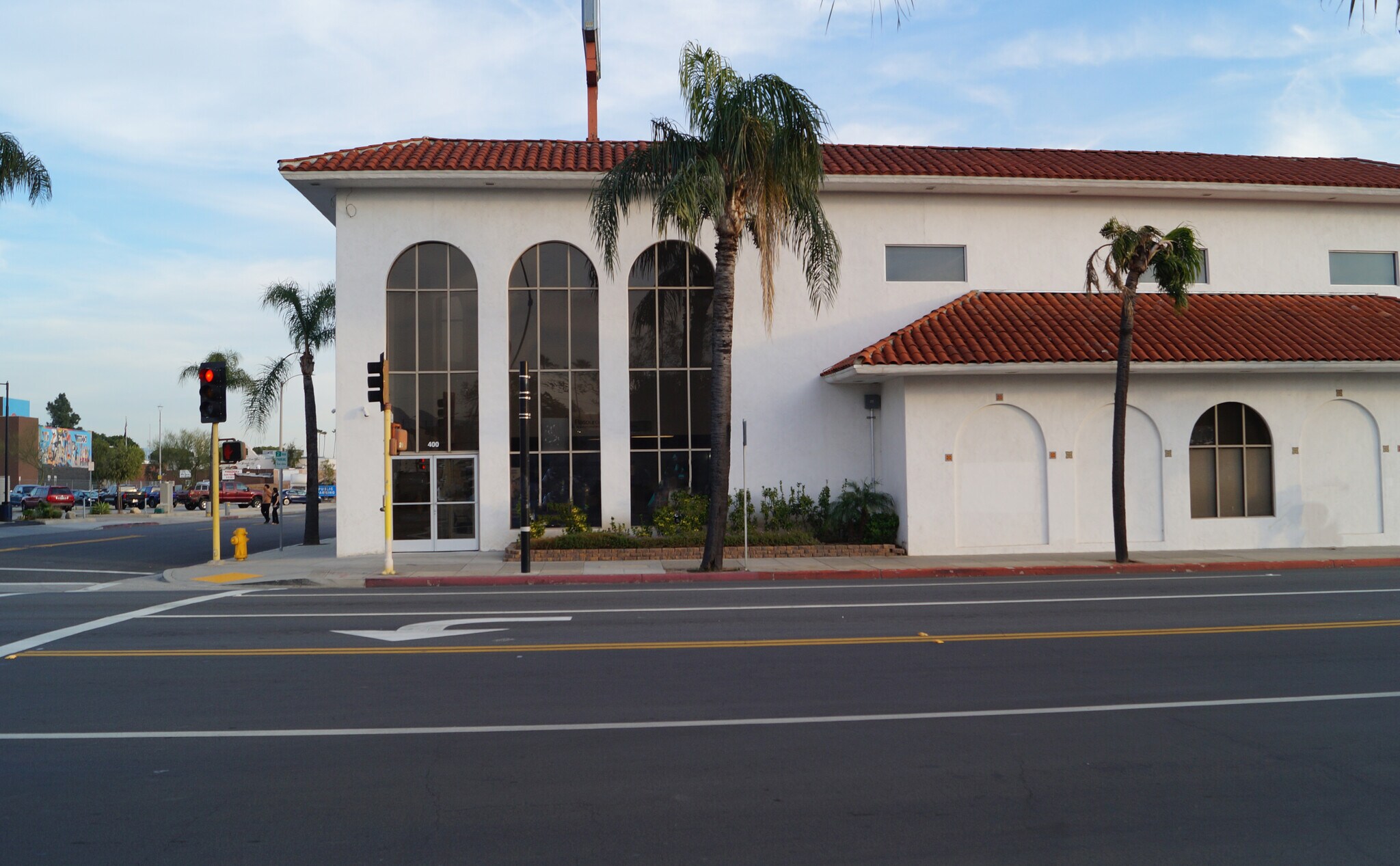 400 San Fernando Mission Blvd, San Fernando, CA à louer Photo du bâtiment- Image 1 de 9