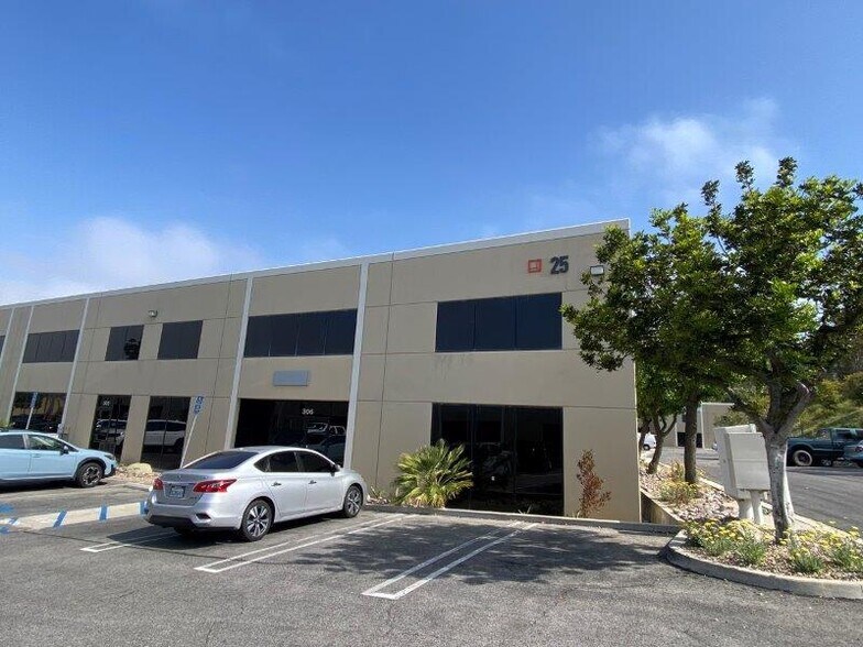 21-29 W Easy St, Simi Valley, CA à louer - Photo du bâtiment - Image 3 de 23