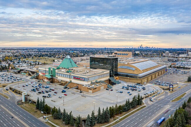 Plus de détails pour 8882 170th St NW, Edmonton, AB - Commerce de détail à louer