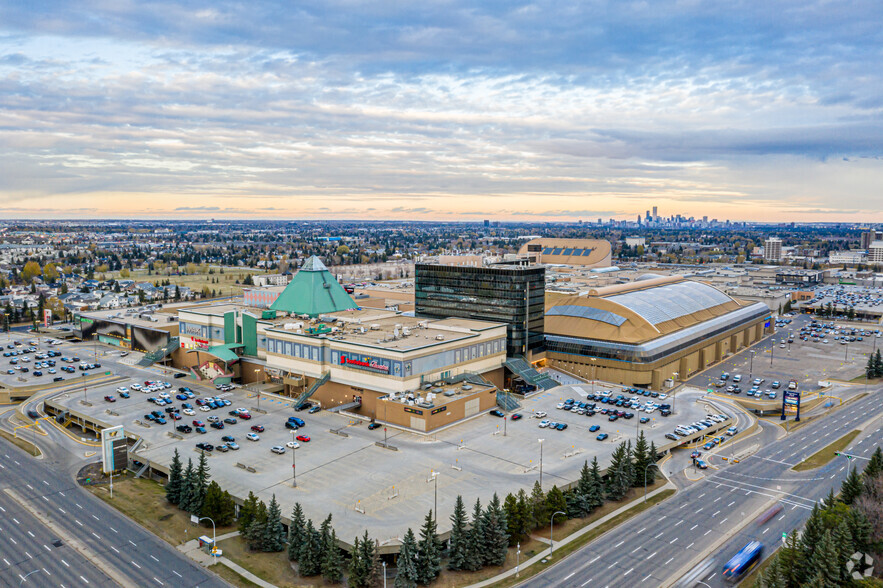 8882 170th St NW, Edmonton, AB à louer - Photo principale - Image 1 de 8