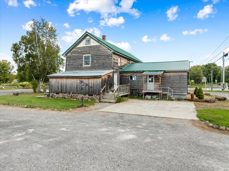 5927 NY-46, Durhamville, NY à vendre - Photo du bâtiment - Image 3 de 45