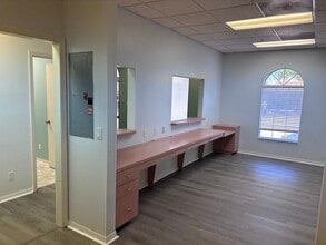 517 Riviera St, Venice, FL for lease Interior Photo- Image 2 of 12