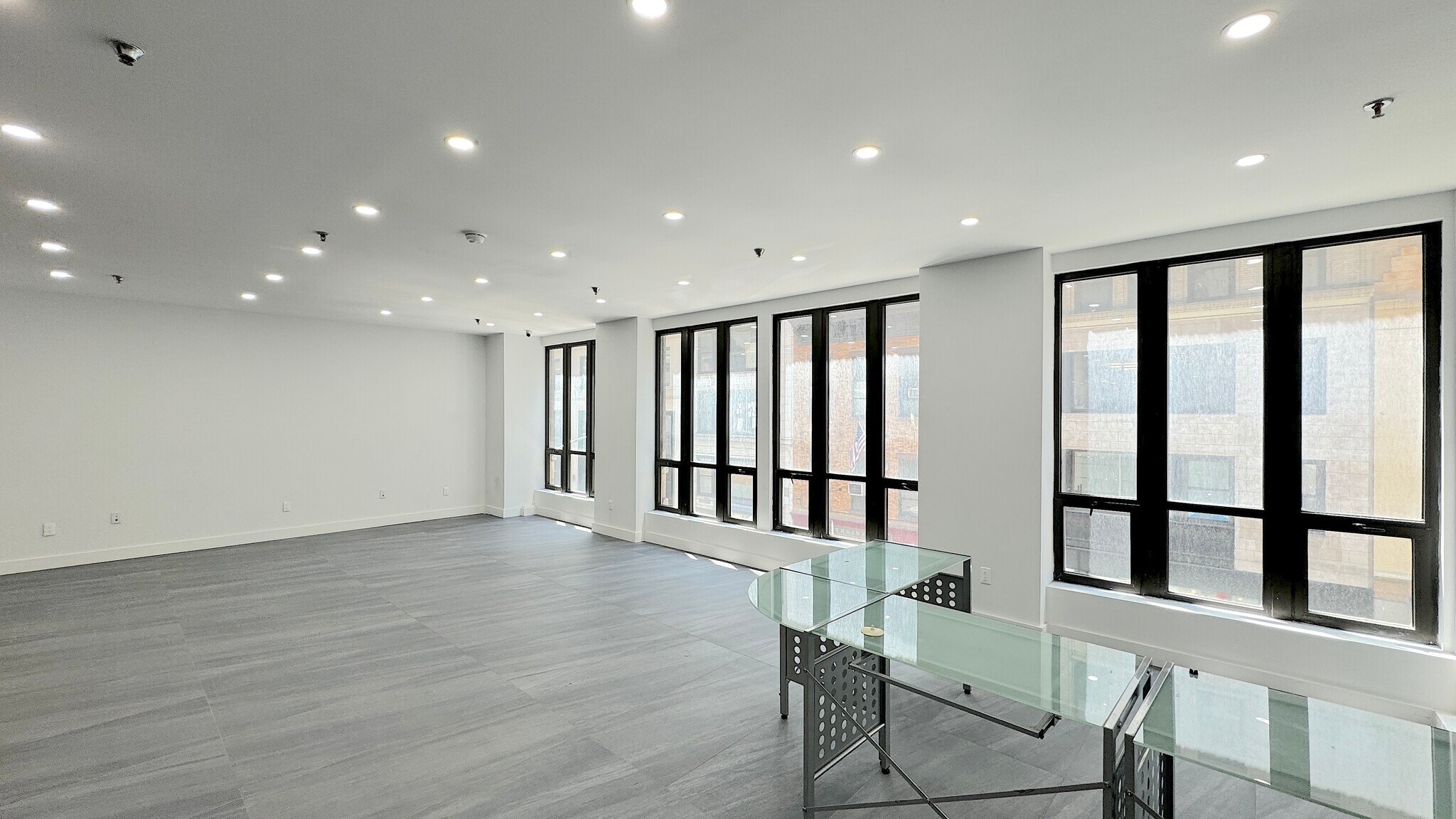 221-223 W 37th St, New York, NY for lease Interior Photo- Image 1 of 11