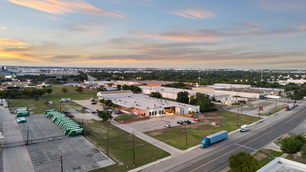 3363 E Commerce St, San Antonio, TX à louer - Photo du bâtiment - Image 3 de 47