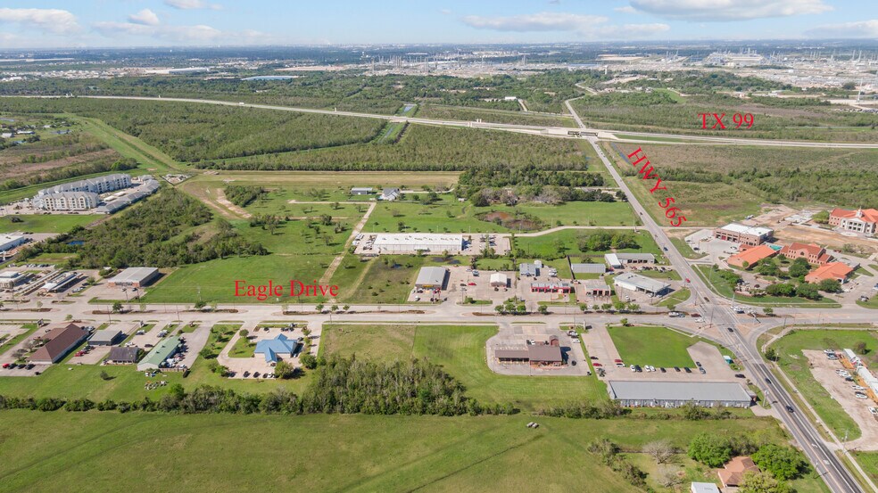 Eagle Dr, Mont Belvieu, TX à vendre - Photo du bâtiment - Image 3 de 19