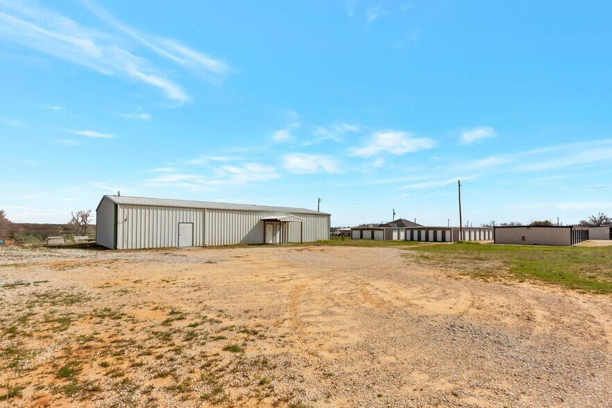 1715 N FM Road 51, Springtown, TX à louer - Photo du bâtiment - Image 3 de 25