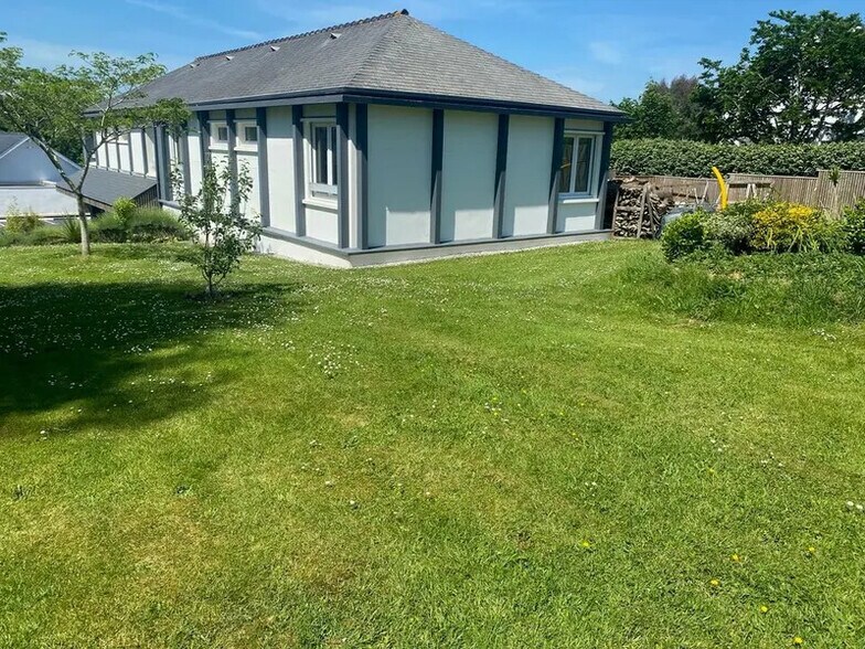 Office in Quimper for lease - Building Photo - Image 2 of 5