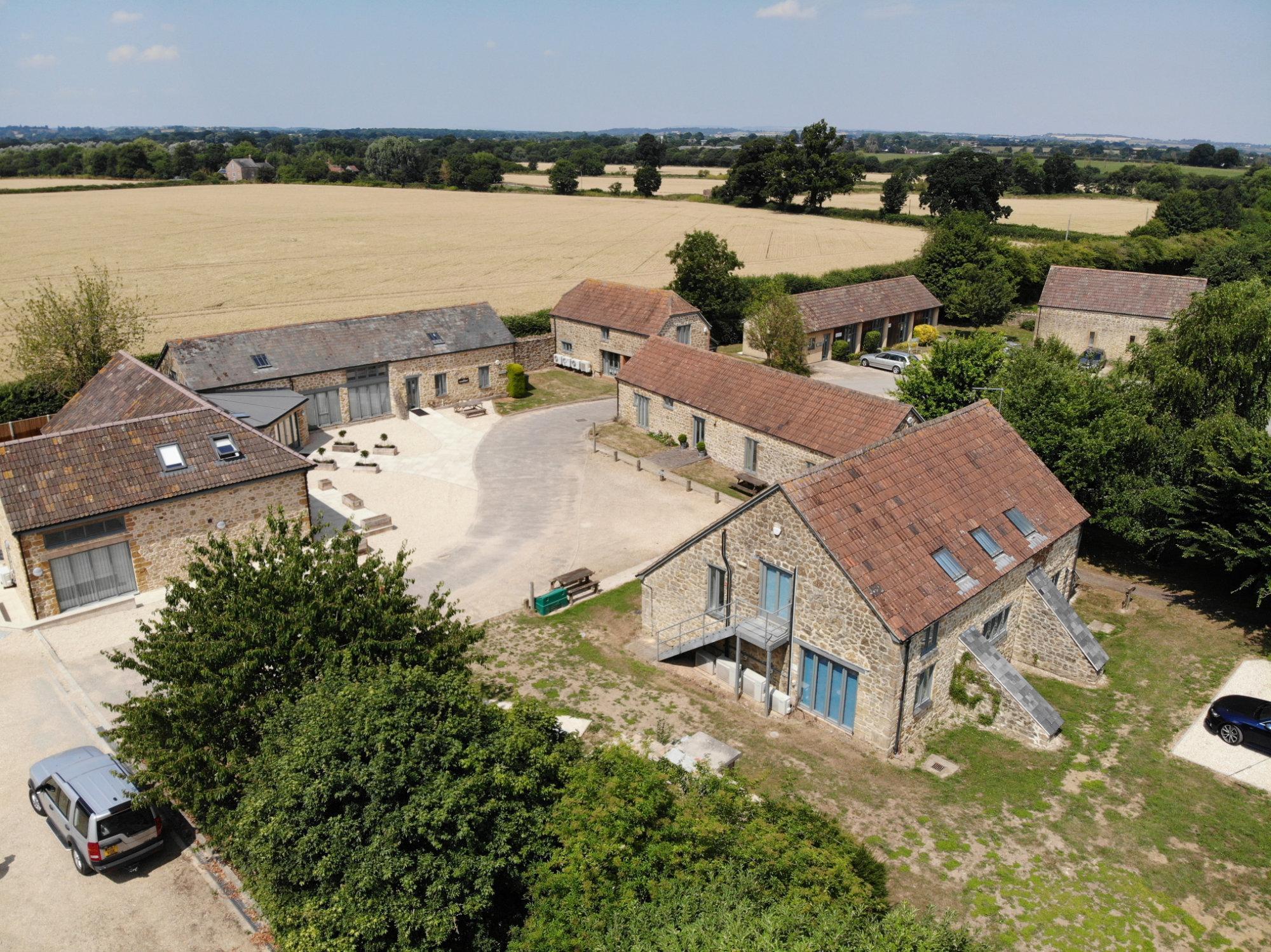 Bureau dans Ilminster à louer Photo du bâtiment- Image 1 de 7