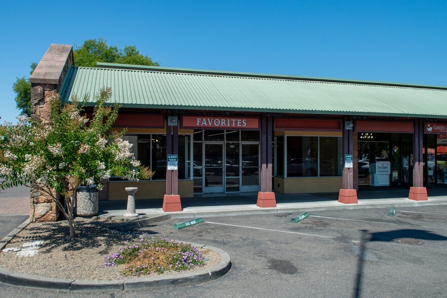 435 Center St, Healdsburg, CA for lease - Building Photo - Image 2 of 32