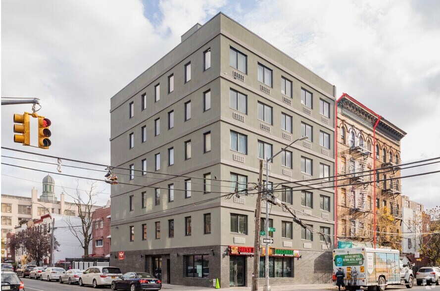 506 Brook Ave, Bronx, NY à vendre - Photo du bâtiment - Image 2 de 4