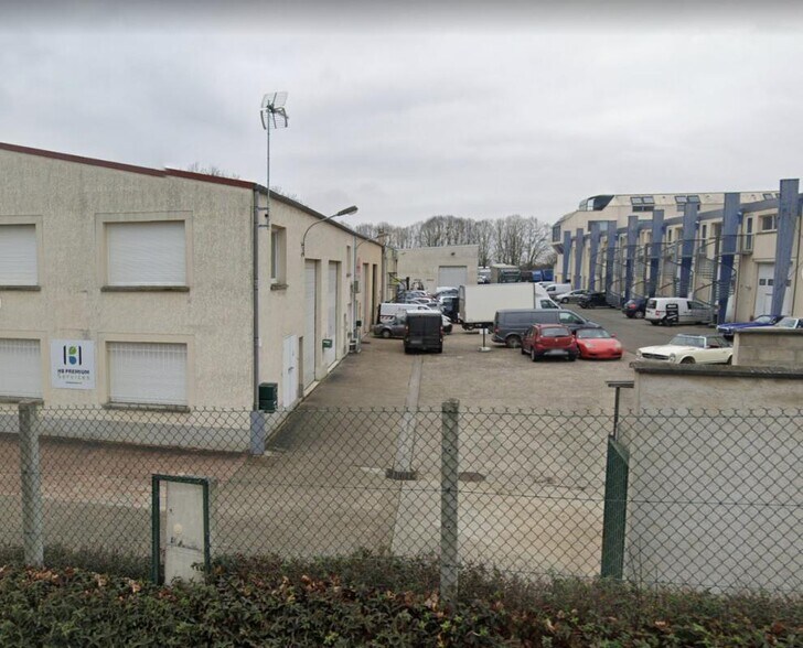 Industrial in Morainvilliers for lease - Building Photo - Image 2 of 15