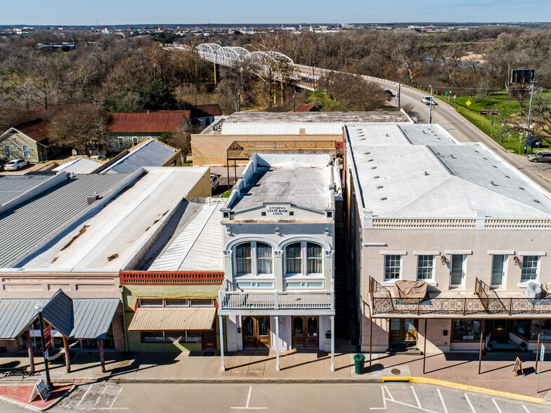 928 Main St, Bastrop, TX à vendre - Photo du bâtiment - Image 1 de 1