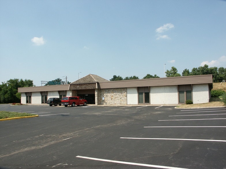14440 E 42nd St, Independence, MO à louer - Photo du bâtiment - Image 2 de 3