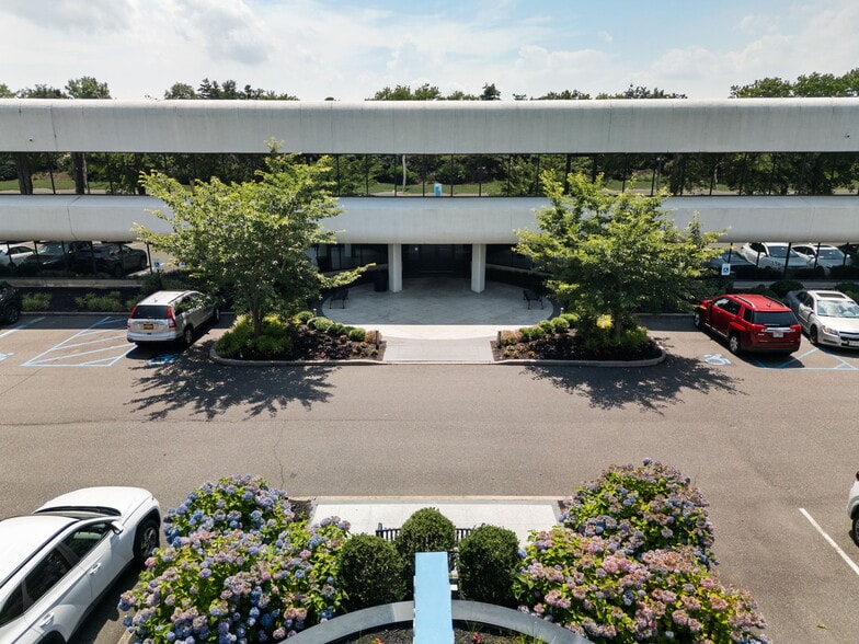 35 Pinelawn Rd, Melville, NY for lease - Building Photo - Image 3 of 18