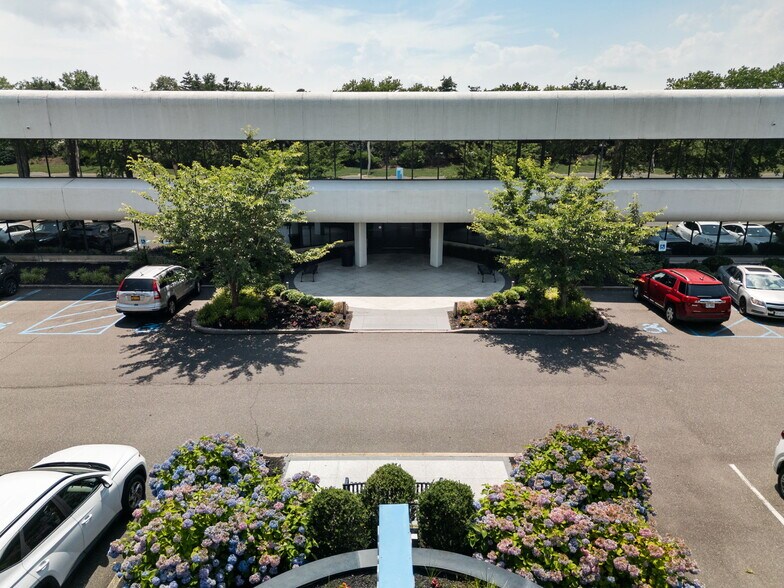 35 Pinelawn Rd, Melville, NY à louer - Photo du bâtiment - Image 3 de 18