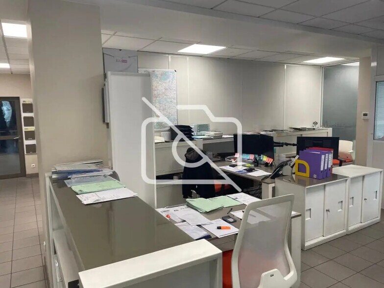 Industrial in Vaires-sur-Marne for sale - Interior Photo - Image 3 of 4