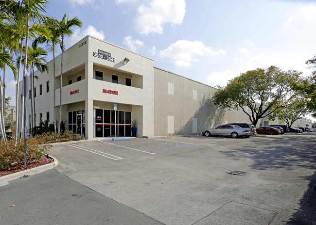 Plus de détails pour 3505-3591 NW 82nd Ave, Doral, FL - Industriel à louer