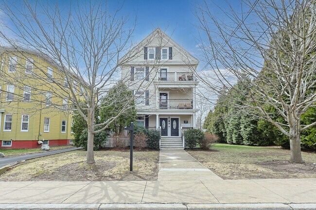Plus de détails pour 28 Church St, North Attleboro, MA - Multi-résidentiel à vendre
