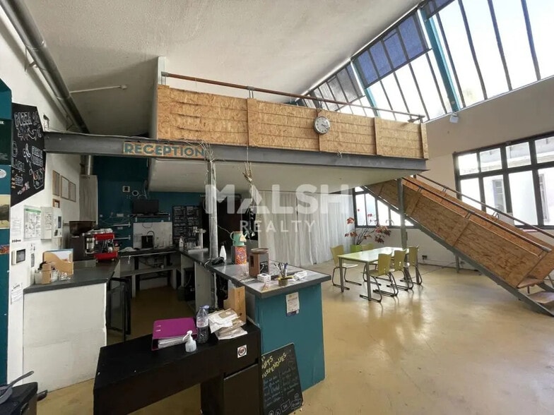Retail in Lyon for lease - Interior Photo - Image 1 of 10
