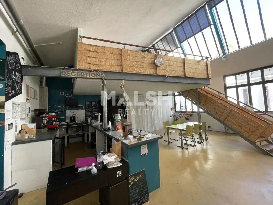 Retail in Lyon for lease Interior Photo- Image 1 of 11