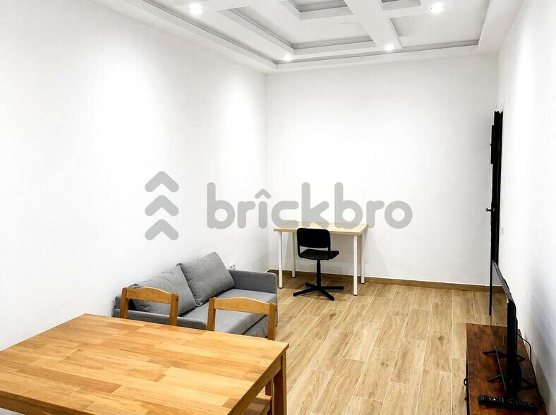 Immeuble residentiel dans Barcelone, Barcelona à vendre - Photo intérieure - Image 1 de 2