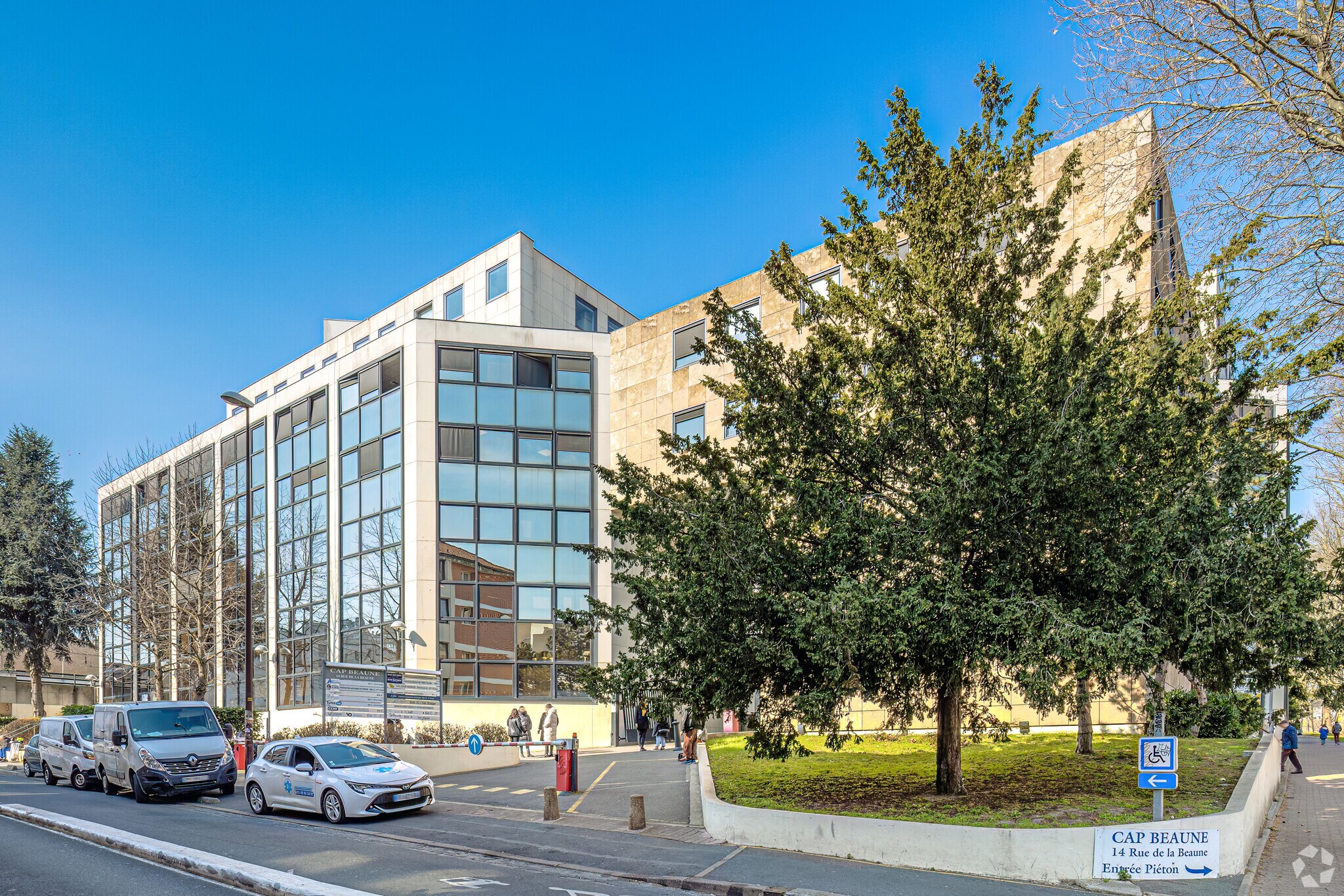 Office in Montreuil for lease Primary Photo- Image 1 of 7