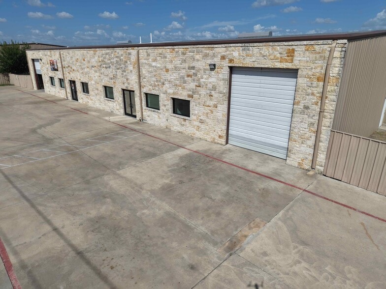 13711 Immanuel Rd, Pflugerville, TX for lease - Building Photo - Image 2 of 14
