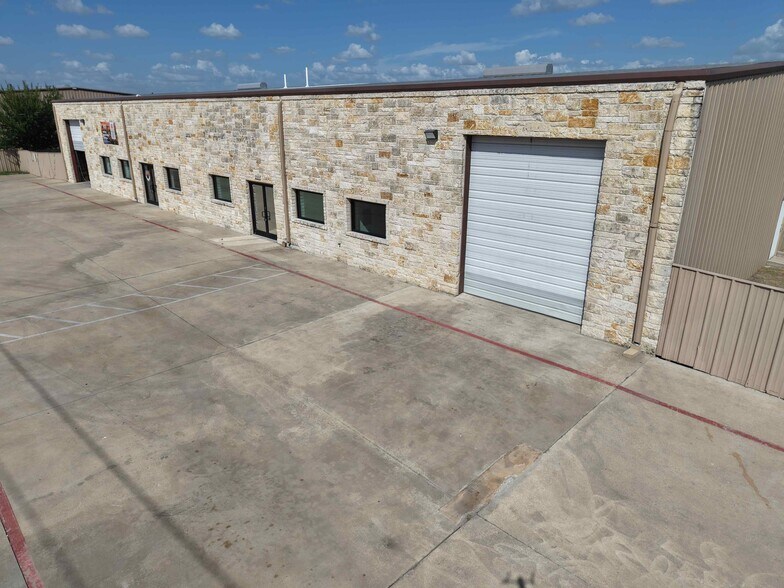 13711 Immanuel Rd, Pflugerville, TX à louer - Photo du bâtiment - Image 2 de 14