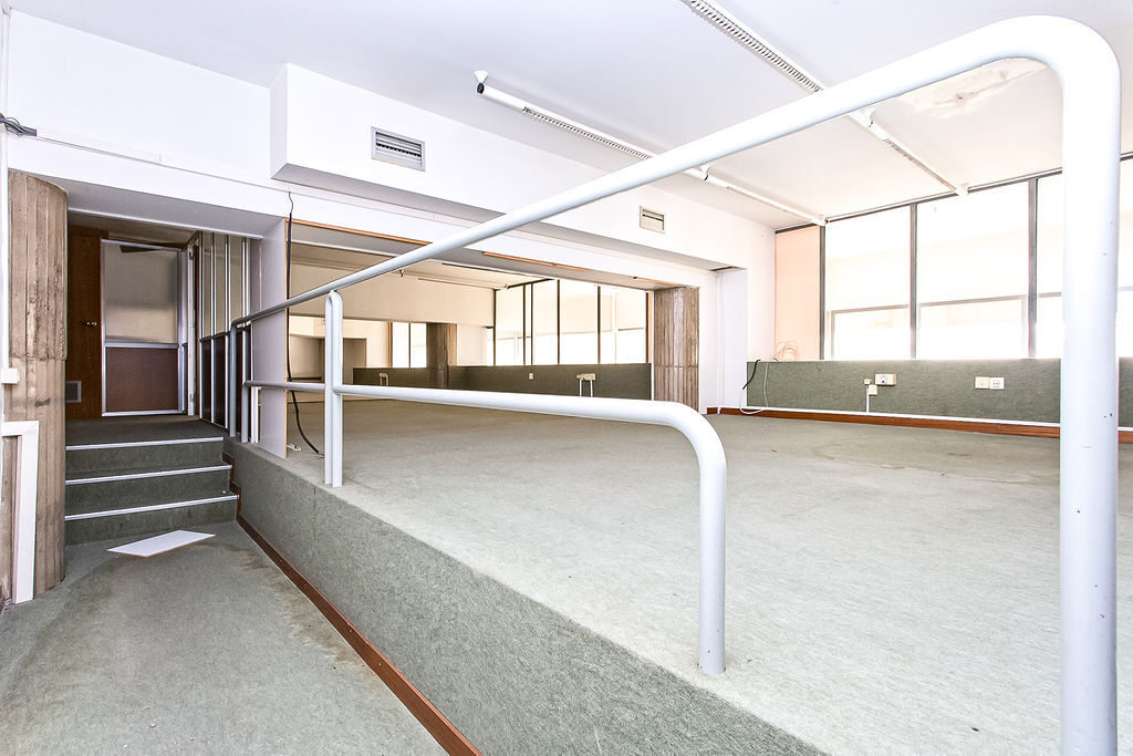 Manresa, BAR 08241 - Unit 01 - - Interior Photo - Image 2 of 12