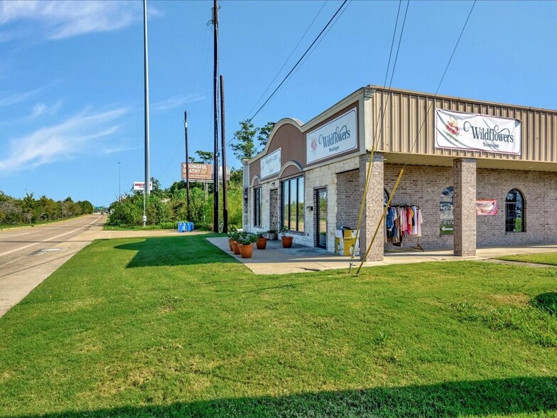 2213 S 1st St, Lufkin, TX for sale - Building Photo - Image 2 of 33