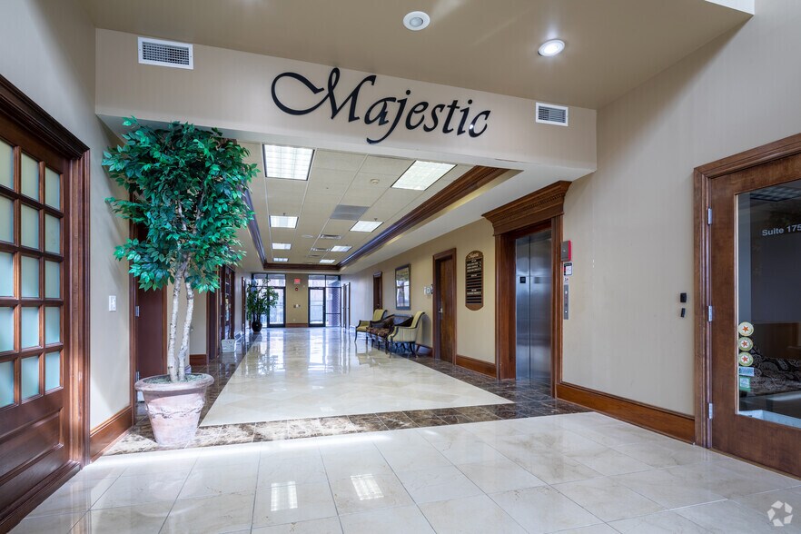 997 Governors Ln, Lexington, KY à louer - Hall d’entrée - Image 2 de 6