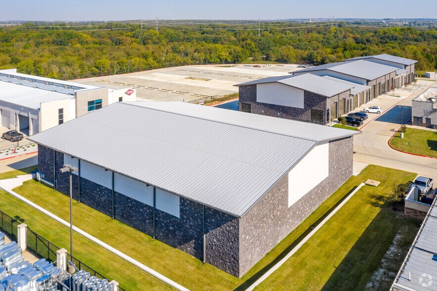 1741 N Highway 377, Roanoke, TX à louer - Photo du bâtiment - Image 2 de 14