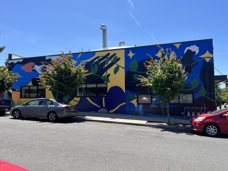 602 SE 11th Ave, Portland, OR for lease - Building Photo - Image 3 of 25
