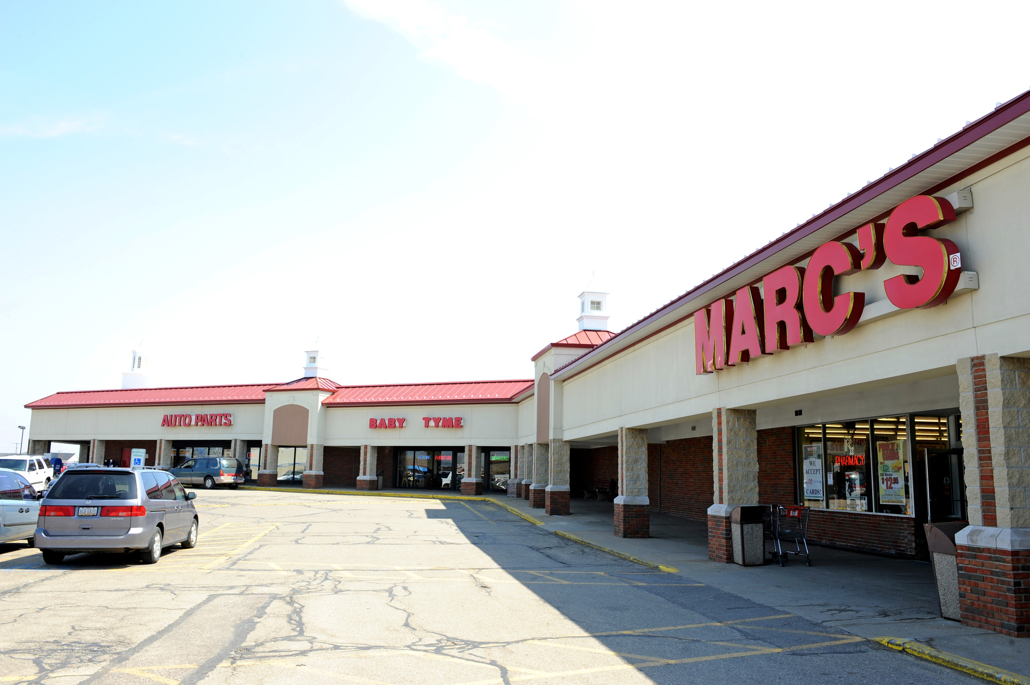 808-908 W Maple St, Hartville, OH for lease Building Photo- Image 1 of 4