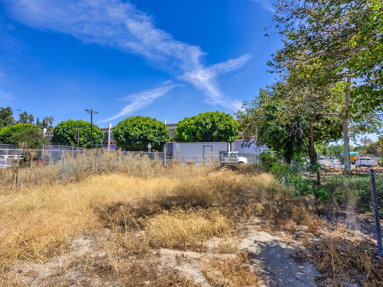 1014 Bartlett St, Los Angeles, CA à vendre - Photo du bâtiment - Image 3 de 22