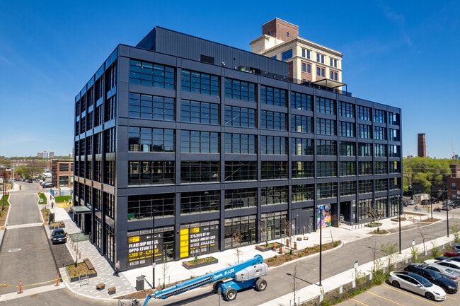 Plus de détails pour 152 Sterling Rd, Toronto, ON - Bureau à louer