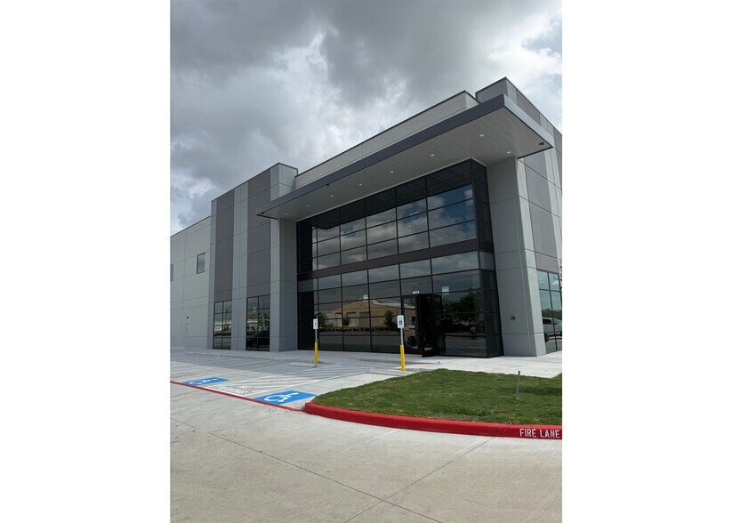 6216 Dixie Dr, Houston, TX à vendre - Photo du bâtiment - Image 1 de 2