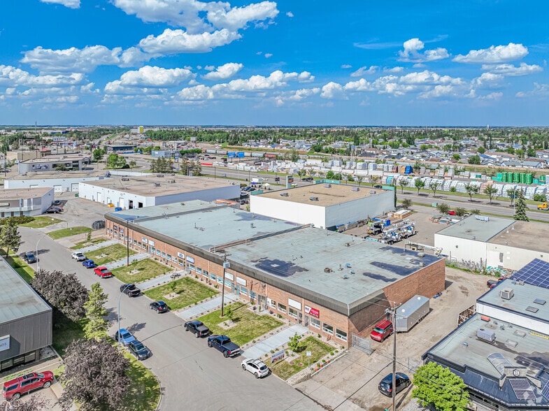 12855-12873 141 St NW, Edmonton, AB à louer - Aérien - Image 3 de 7