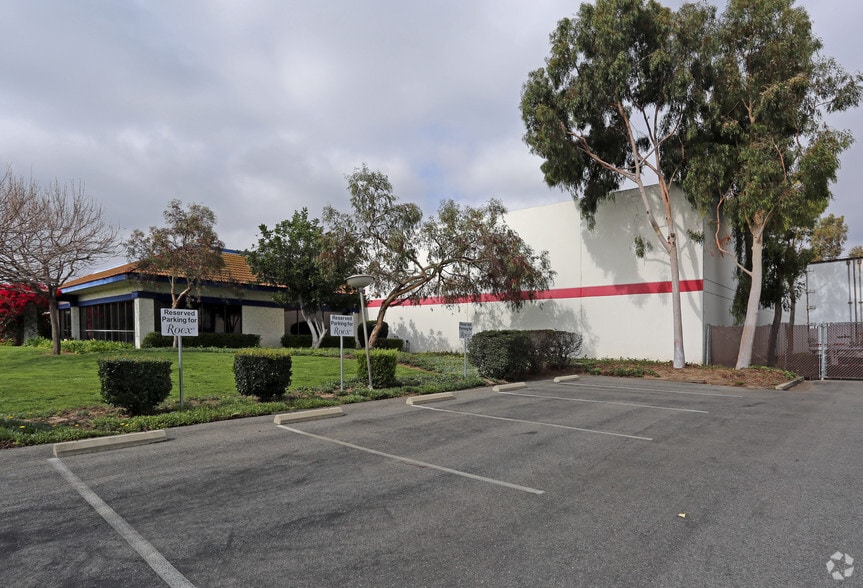 16881 Armstrong Ave, Irvine, CA for lease - Building Photo - Image 2 of 6