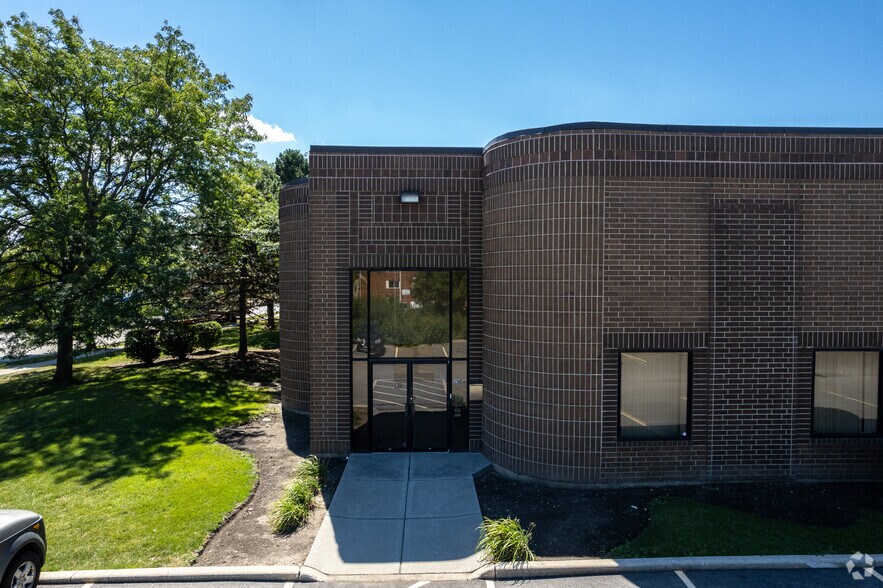 150 S Church St, Addison, IL à louer - Photo du bâtiment - Image 2 de 10