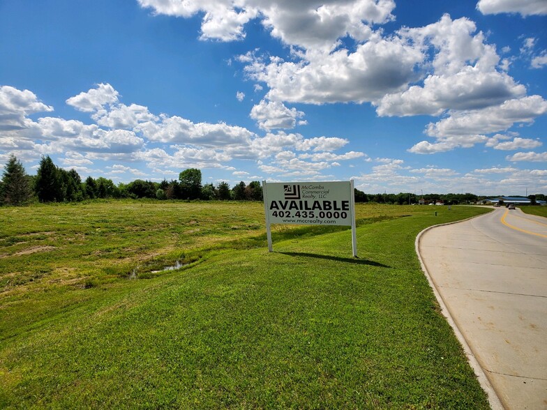 14th & Yankee Hill Rd, Lincoln, NE à vendre - Photo principale - Image 1 de 1